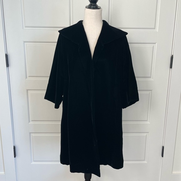 Vintage Black Velveteen  Lightweight Lined Opera Evening Swing Coat - Picture 1 of 8